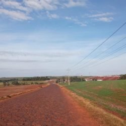 DER/PR doa 21 mil m² de pedras poliédricas a Cafelândia para melhoria de estradas rurais