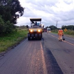 Rodovia PR-662 de Foz do Jordão recebe melhorias na pista e nos acostamentos