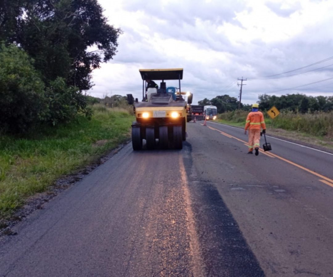 Rodovia PR-662 de Foz do Jordão recebe melhorias na pista e nos acostamentos