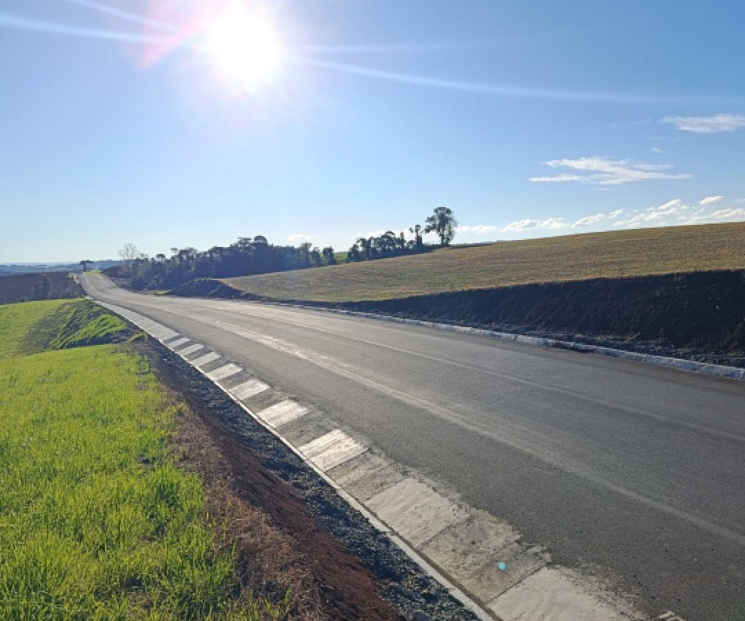 Obra de pavimentação de nova rodovia em Rebouças chega a 51% de execução