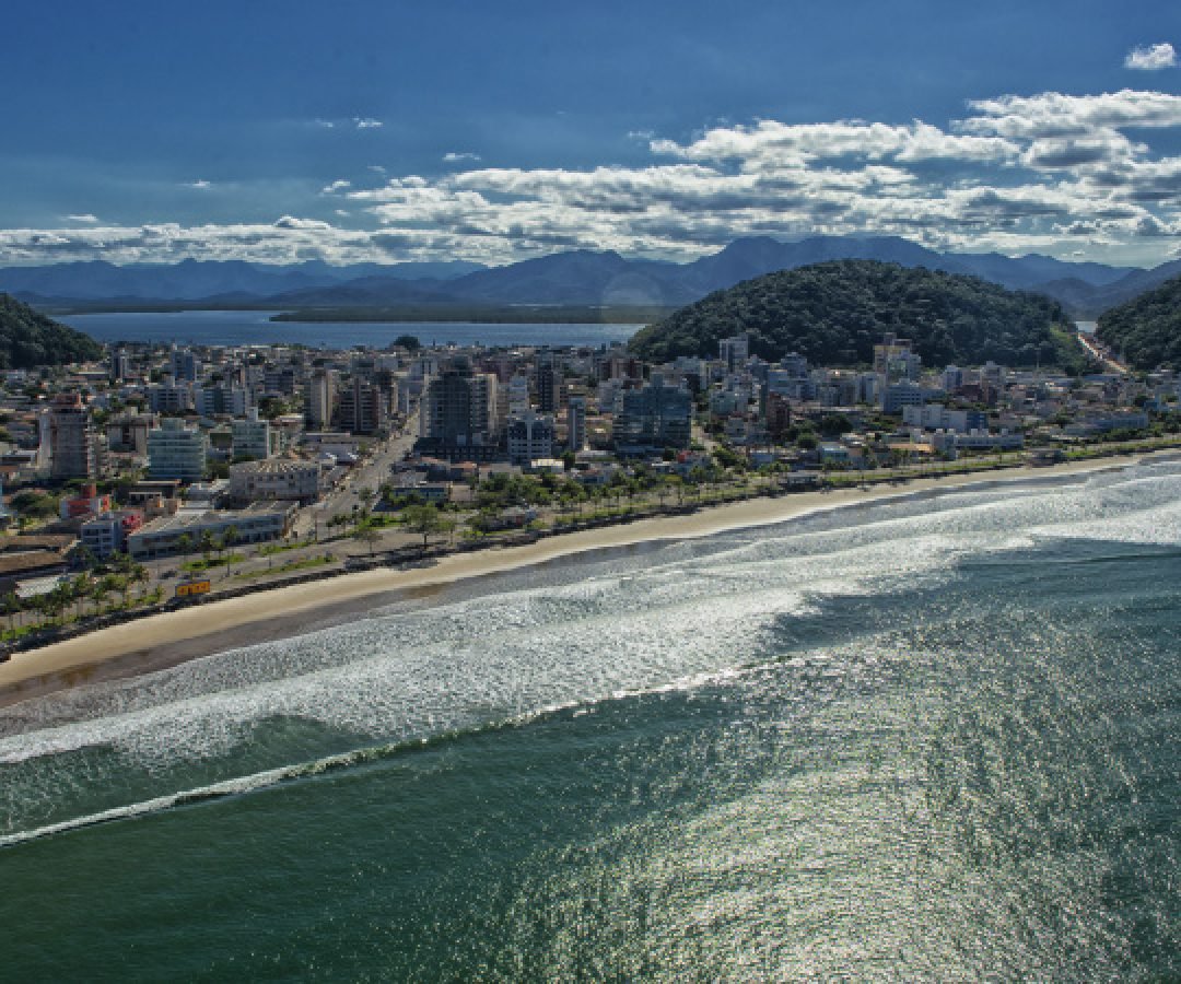 Efeito da ponte: Guaratuba tem 40 prédios em construção e comércio no Litoral dobra de tamanho