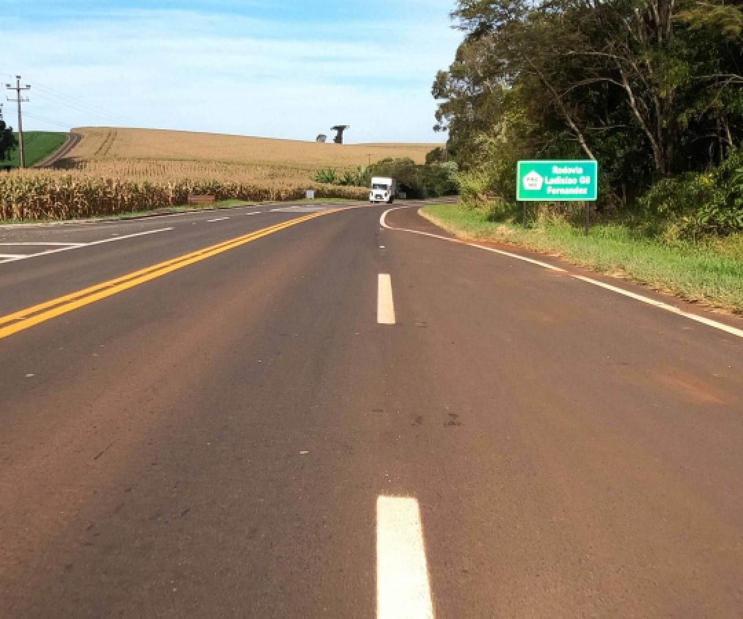 Nova pavimentação em concreto entre Lidianópolis e Manoel Ribas atrai cinco participantes
