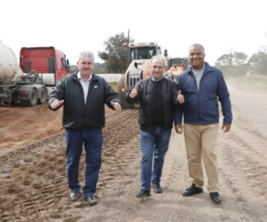 Prefeitura avança com obra pavimentação da Estrada Jacob Munhak e marca avanço histórico no interior de Cascavel