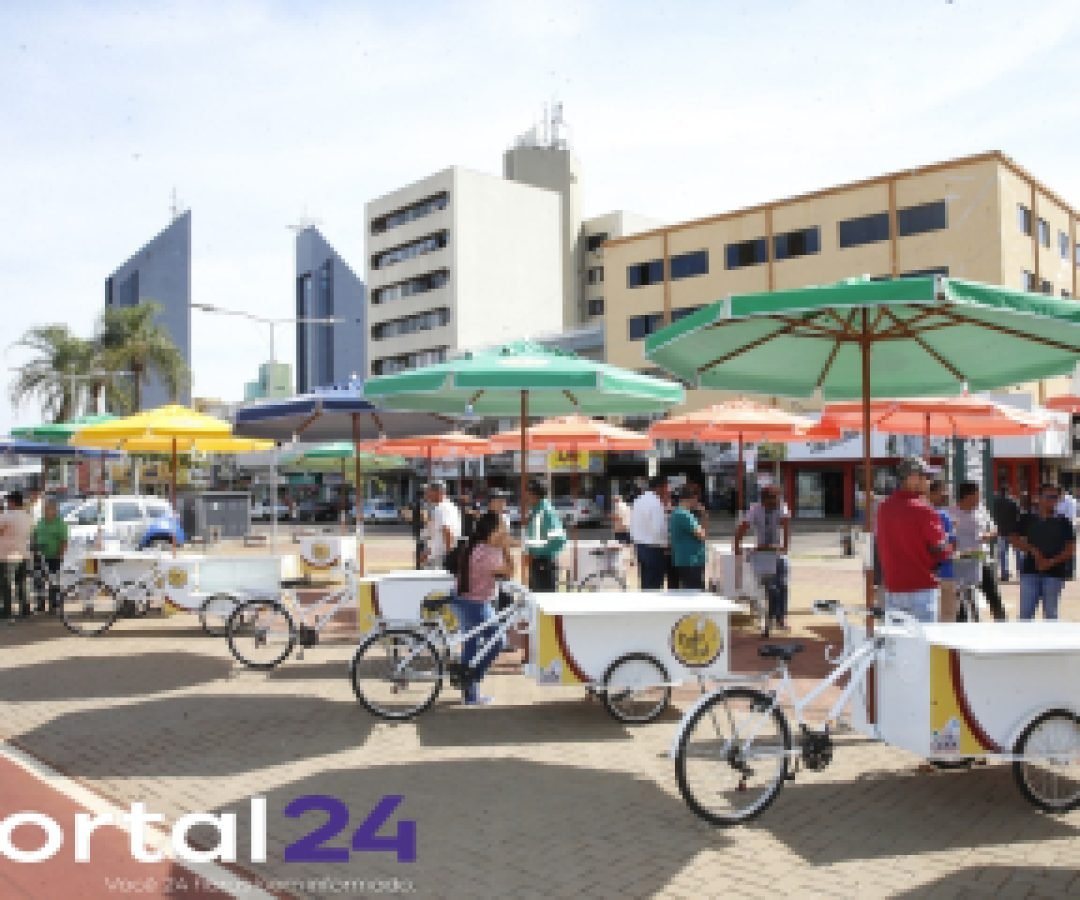 Prefeitura de Cascavel entrega 46 alvarás para fortalecer o comércio móvel