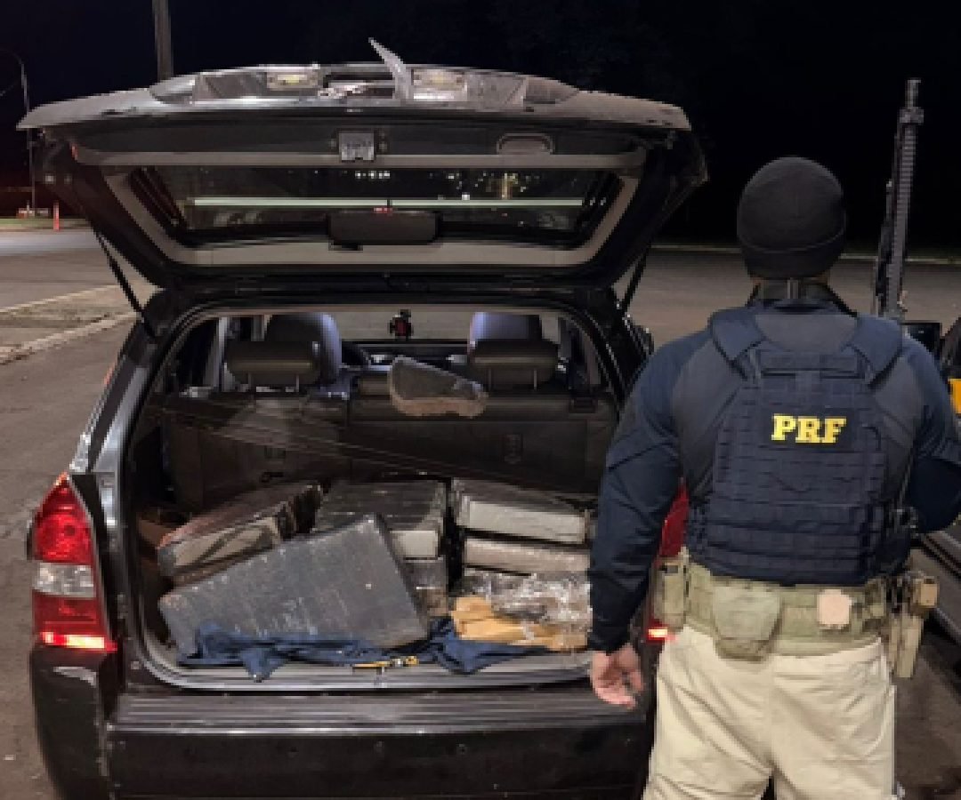 PRF apreende 150 quilos de maconha na BR-277 e prende homem em Santa Terezinha de Itaipu