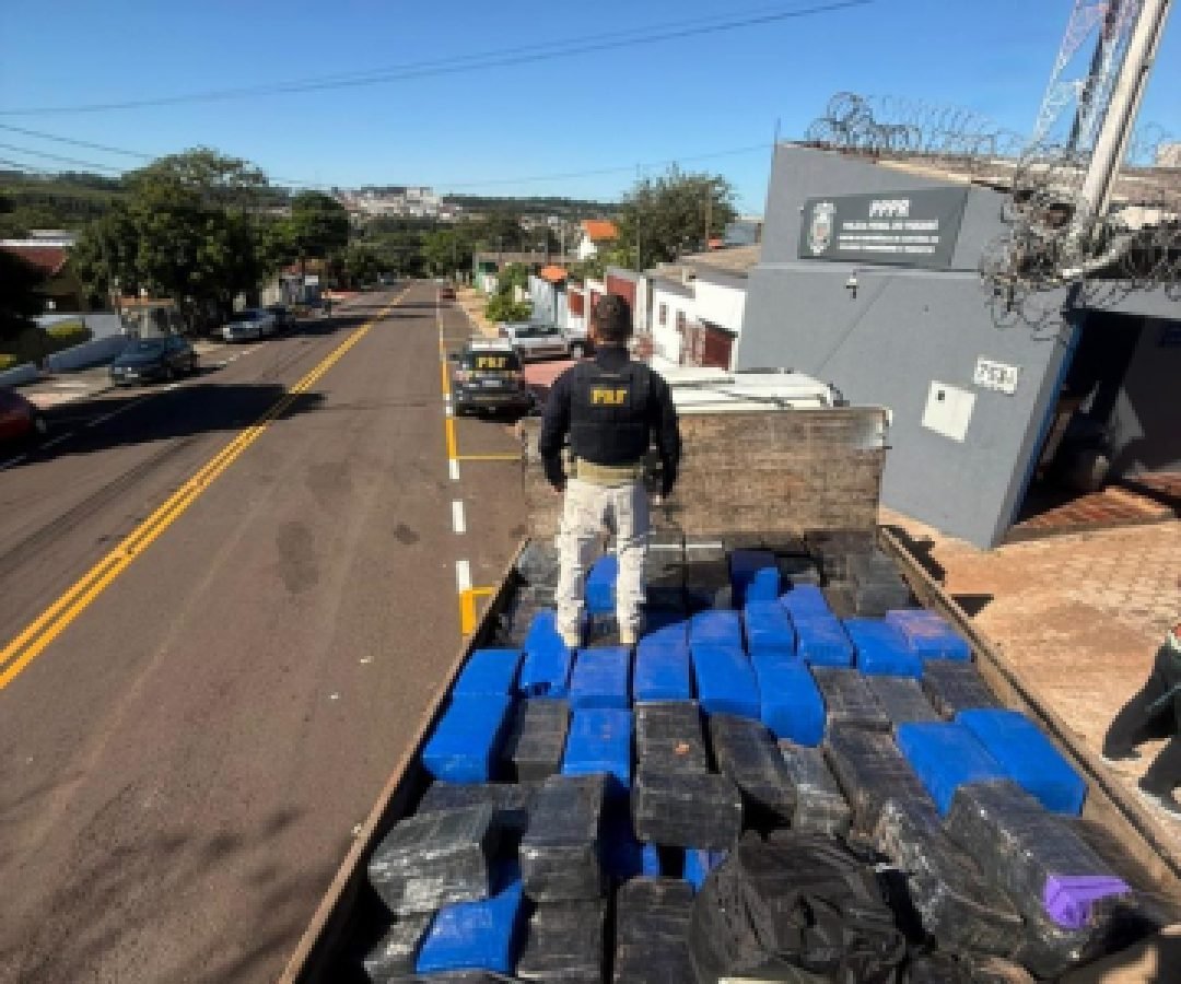 PRF apreende 2,8 toneladas de maconha e armas na BR-163