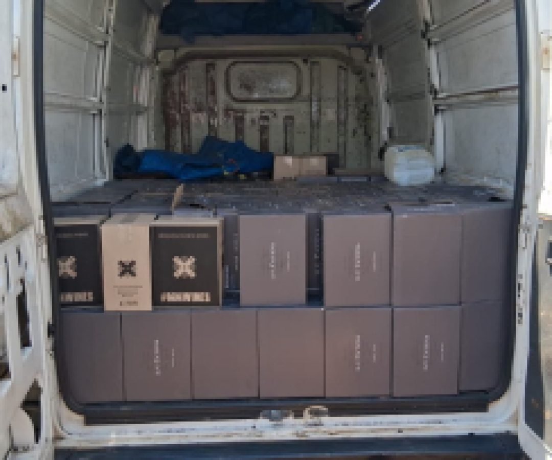 PRF apreende 216 caixas de vinhos na BR-369, em Cascavel