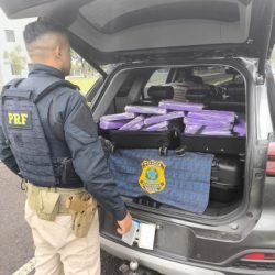 PRF apreende 87 quilos de maconha e prende casal em Santa Terezinha de Itaipu