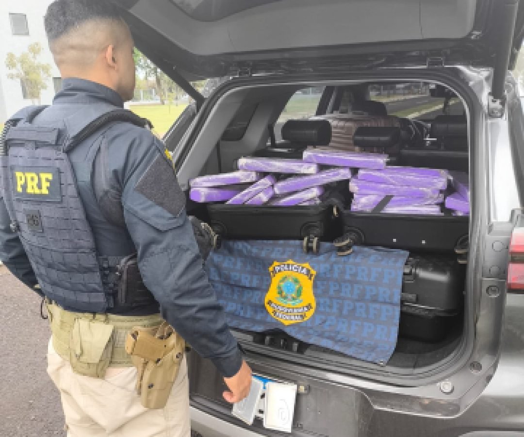 PRF apreende 87 quilos de maconha e prende casal em Santa Terezinha de Itaipu