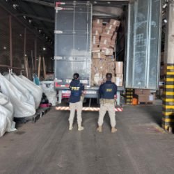 PRF apreende caminhão carregado com cigarros contrabandeados na BR-163