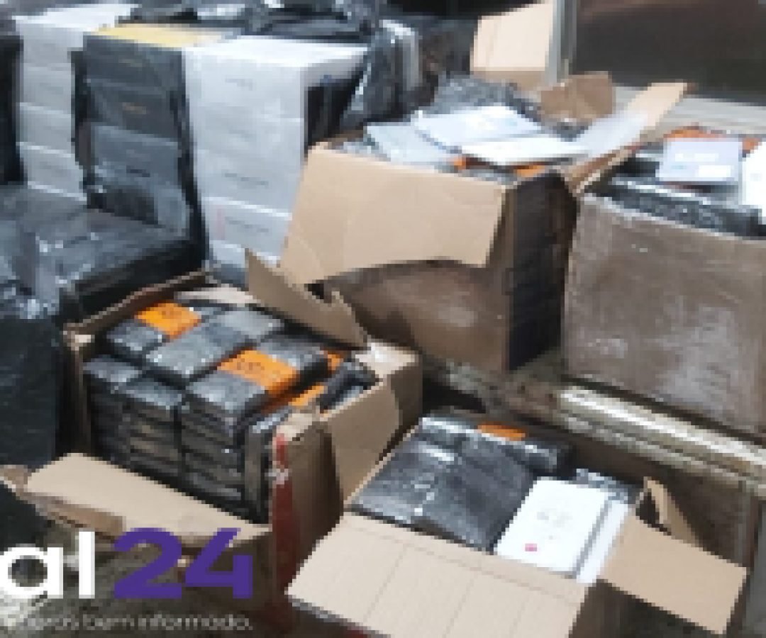 PRF apreende carga de eletrônicos e arma de fogo na BR-277 em São Miguel do Iguaçu