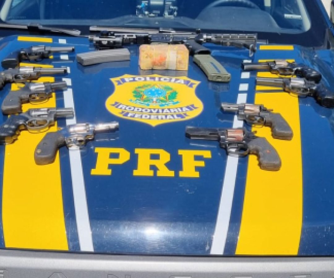 PRF apreende fuzil com mira holográfica e revólveres em Londrina
