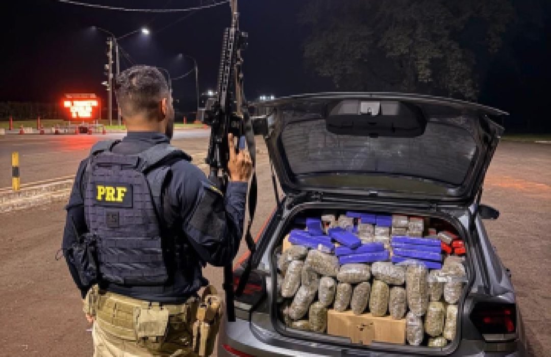 PRF apreende quase meia tonelada de maconha após perseguição na BR-277, no Oeste do Paraná