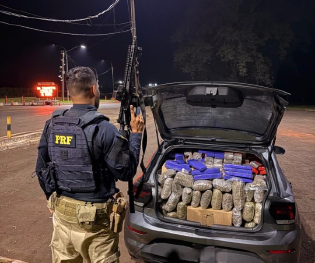 PRF apreende quase meia tonelada de maconha após perseguição na BR-277, no Oeste do Paraná