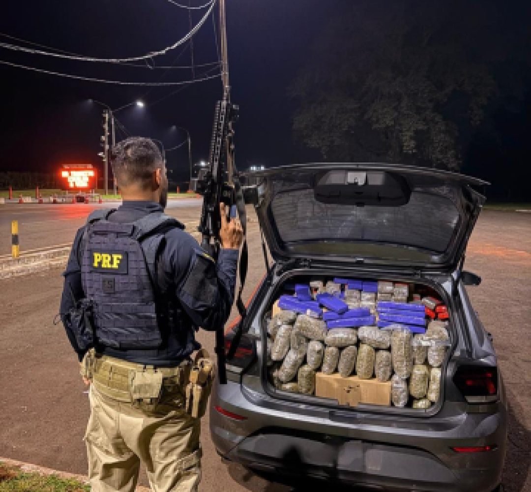 PRF apreende quase meia tonelada de maconha após perseguição na BR-277, no Oeste do Paraná