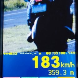 PRF flagra motoristas a mais de 180 km/h durante o feriado de Corpus Christi nas rodovias do Oeste