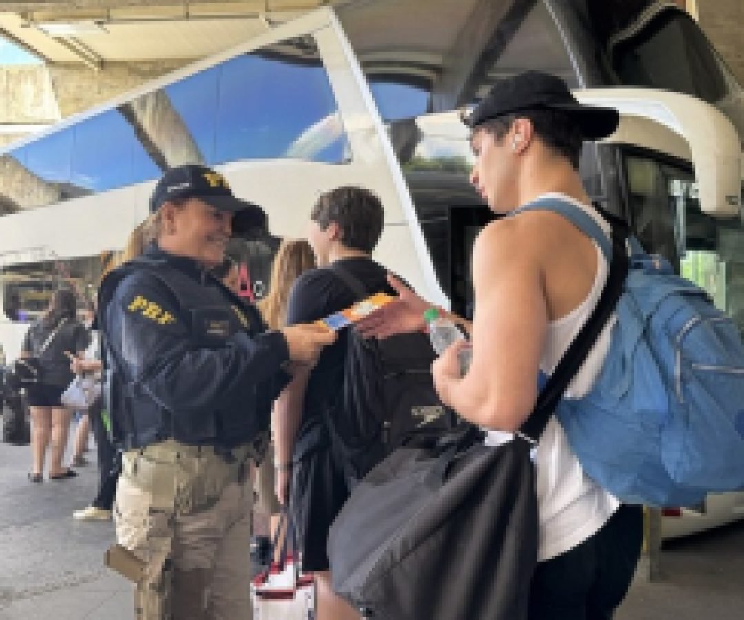 PRF inicia Operação Corpus Christi 2026 nas rodovias federais do Paraná