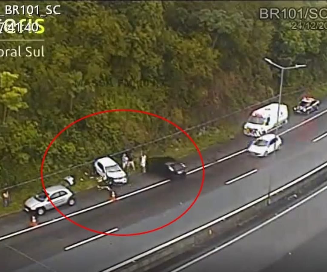 PRFs e pedestres são atropelados durante atendimento de ocorrência na BR-101 em Santa Catarina