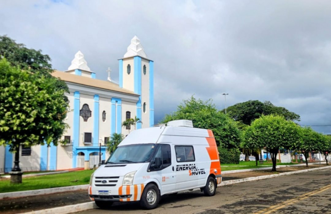 Agência Itinerante da Copel leva serviços a moradores de Mandaguaçu