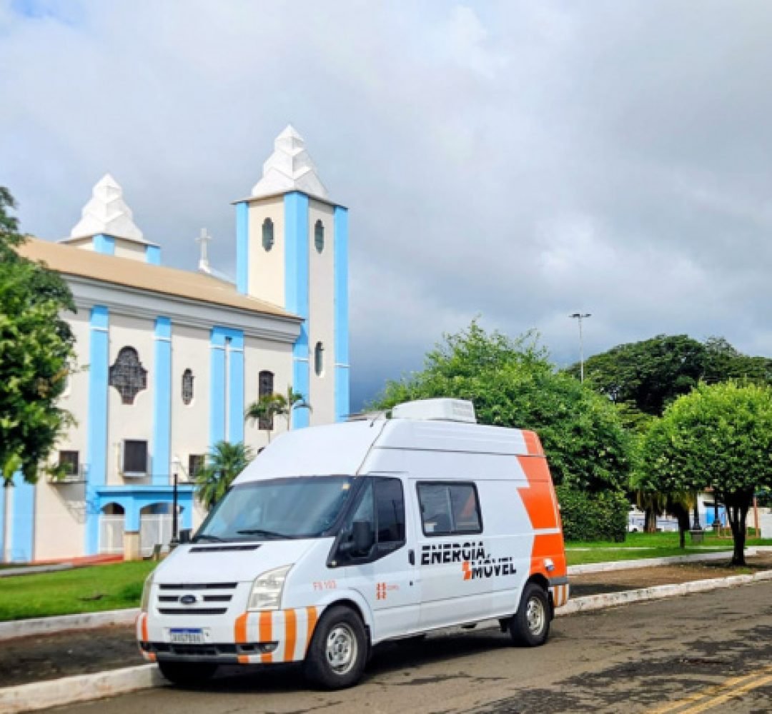 Agência Itinerante da Copel leva serviços a moradores de Mandaguaçu