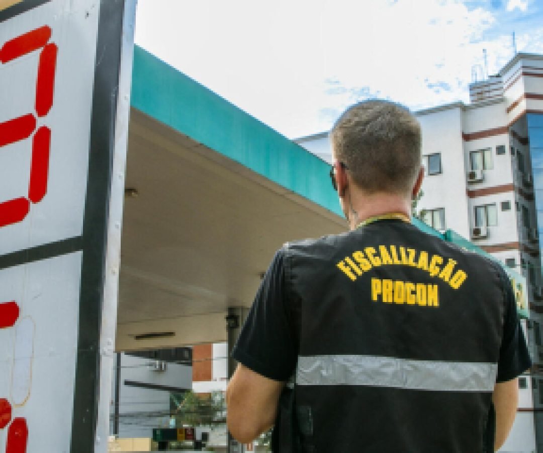 Procon identifica indícios de irregularidades em cinco postos de combustíveis