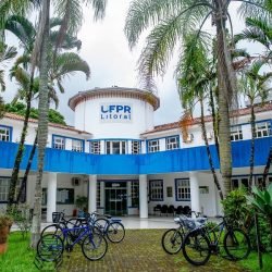 Projeto “Nos ajude a ajudar” lança e-book sobre a importância da extensão universitária no litoral