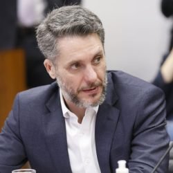 Projeto proíbe fiança e prevê prisão preventiva em caso de cárcere privado