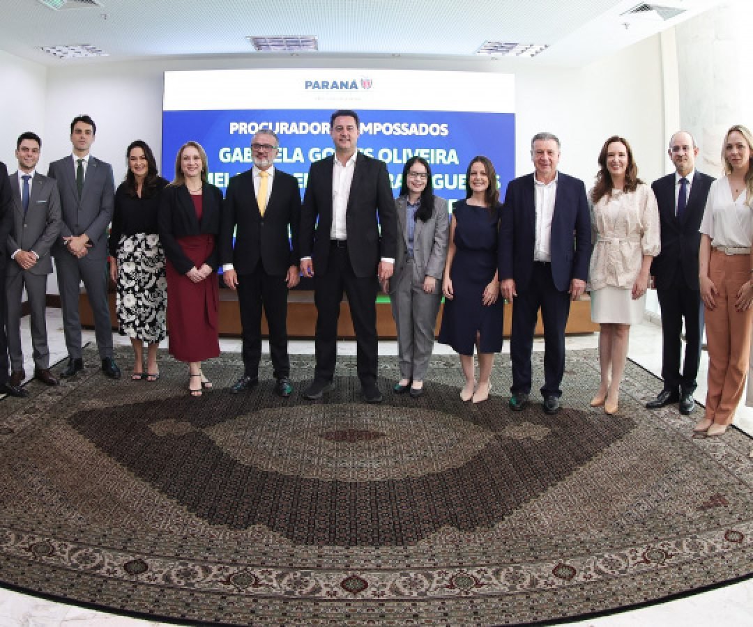 Governador Ratinho Junior empossa quatro novos procuradores do Estado