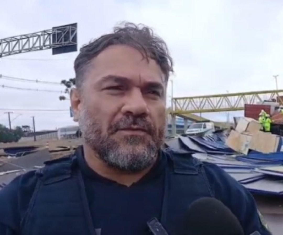 "Tráfego está sendo desviado para a marginal", diz PRF