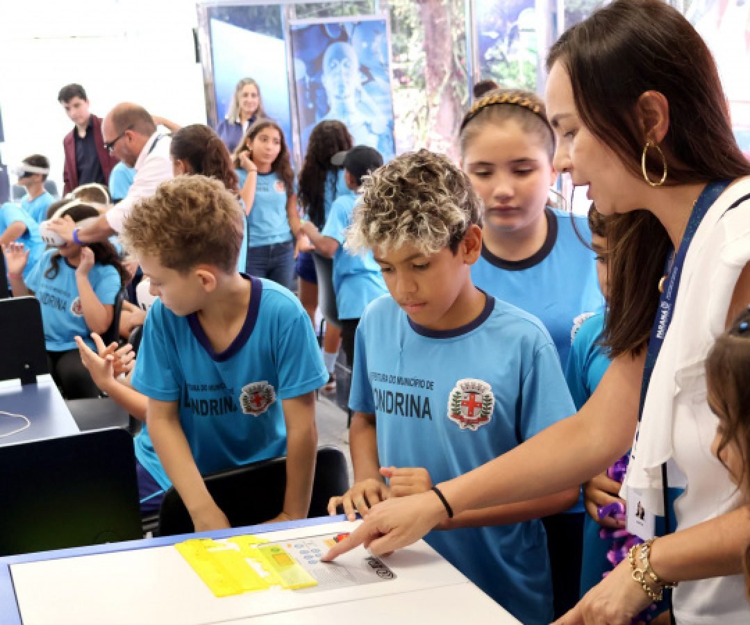 Carreta da Inovação leva novidades a Londrina; projeto soma 100 paradas no Paraná