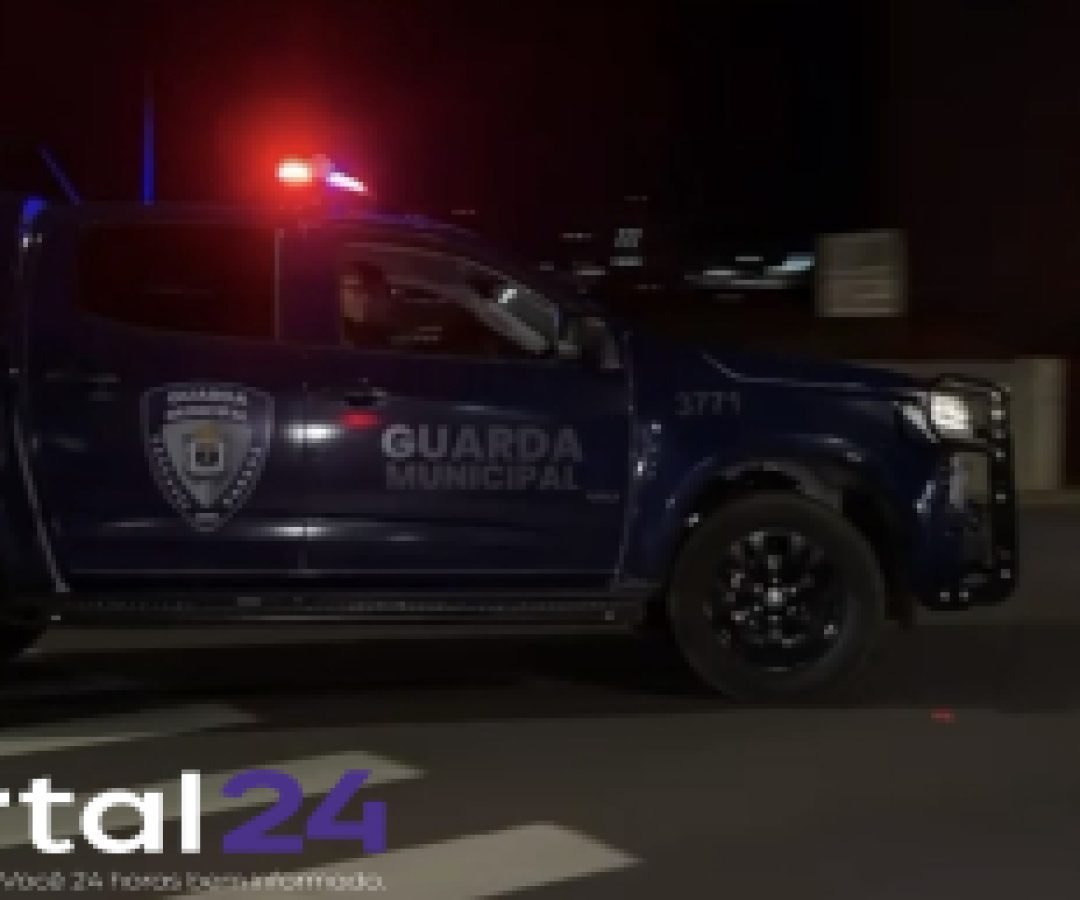 Rapaz é baleado no bairro Santa Cruz e carro da vítima é encontrado com marcas de sangue