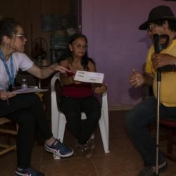 Equipes do Estado percorrem Rio Bonito do Iguaçu para entregar Cartões Reconstrução às famílias