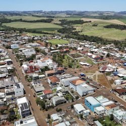 Governador sanciona lei para repasses do Fecap a empresas de Rio Bonito do Iguaçu afetadas por tornado