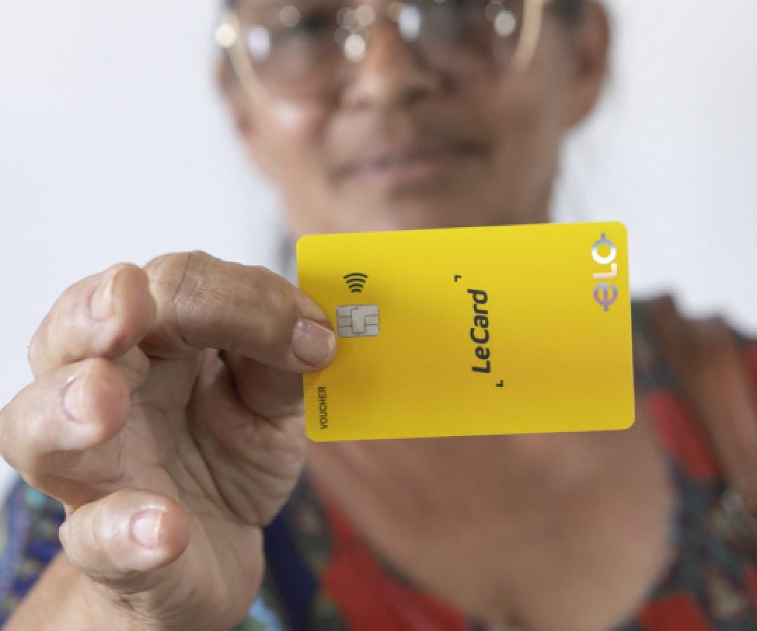 Estado entrega primeiros cartões de até R$ 50 mil para reconstrução de casas em Rio Bonito do Iguaçu