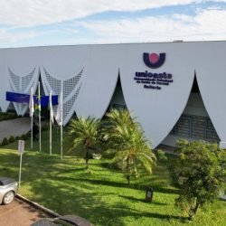 Unioeste abre seleção para contratação de profissionais com salários de até R$ 7,6 mil