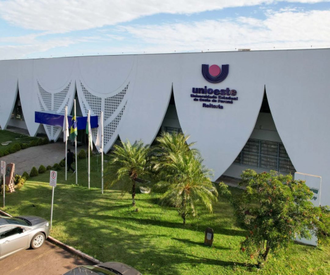 Unioeste abre seleção para contratação de profissionais com salários de até R$ 7,6 mil
