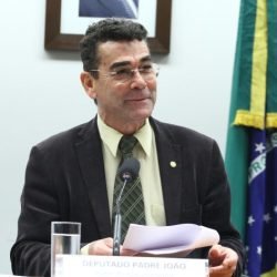 Representantes de movimentos populares pedem aprovação de regras sobre autogestão habitacional