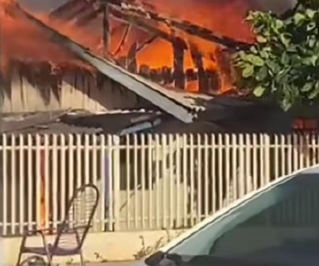 Residência é atingida por incêndio na tarde desta sexta-feira em Assis Chateaubriand