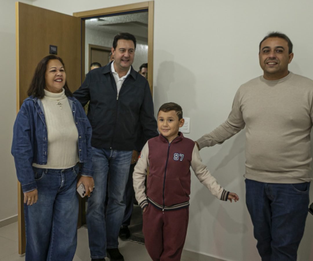 Ratinho Junior inaugura residencial com 320 unidades em Londrina, no Norte do Estado