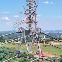 Copel alerta sobre riscos de desligamentos por balões na rede de distribuição de energia