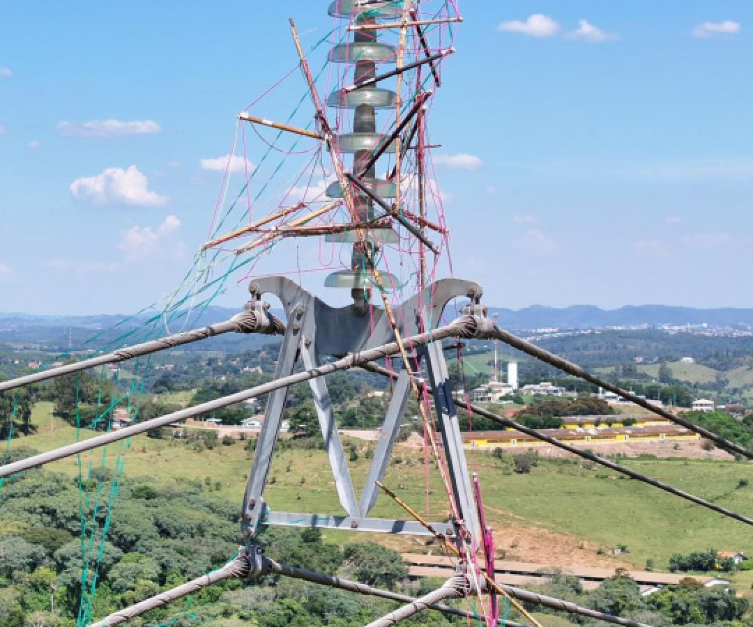 Copel alerta sobre riscos de desligamentos por balões na rede de distribuição de energia