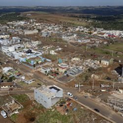 Governador sanciona lei que institui auxílio de R$ 1 mil por família afetada por desastres naturais