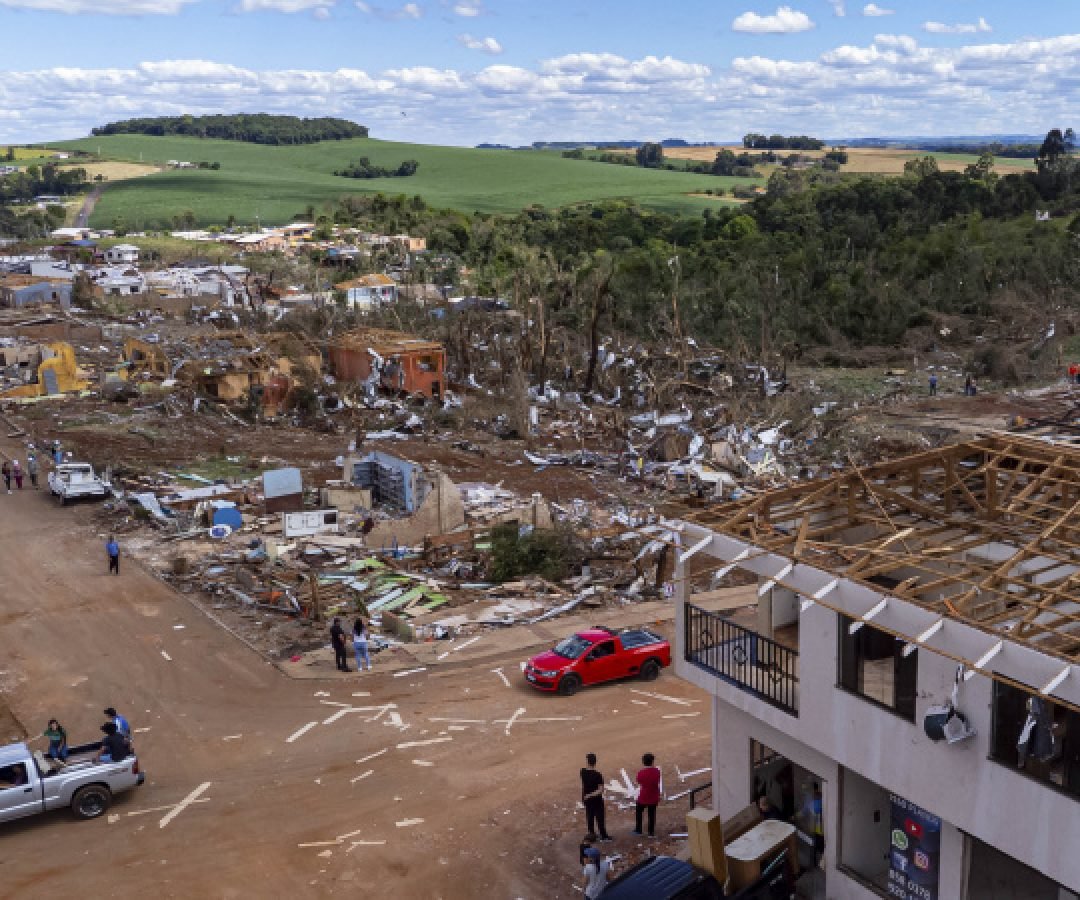 Cartão Reconstrução: como será o apoio do Estado aos atingidos pelo tornado em Rio Bonito do Iguaçu