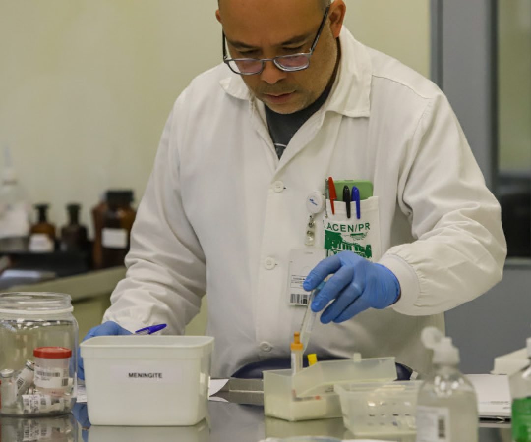 Paraná é destaque em revista internacional por liderança na vigilância de superbactérias