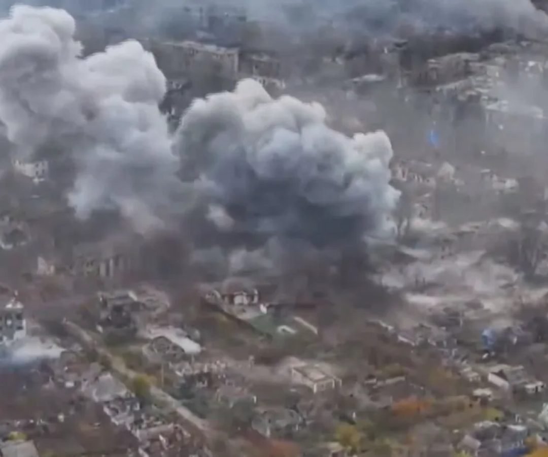 russia-faz-suposto-ataque-aereo-em-vila-na-ucrania.jpeg
