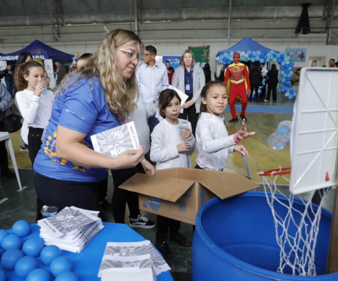 Programa Sanepar Perto de Você leva serviços, lazer e educação a moradores da Lapa