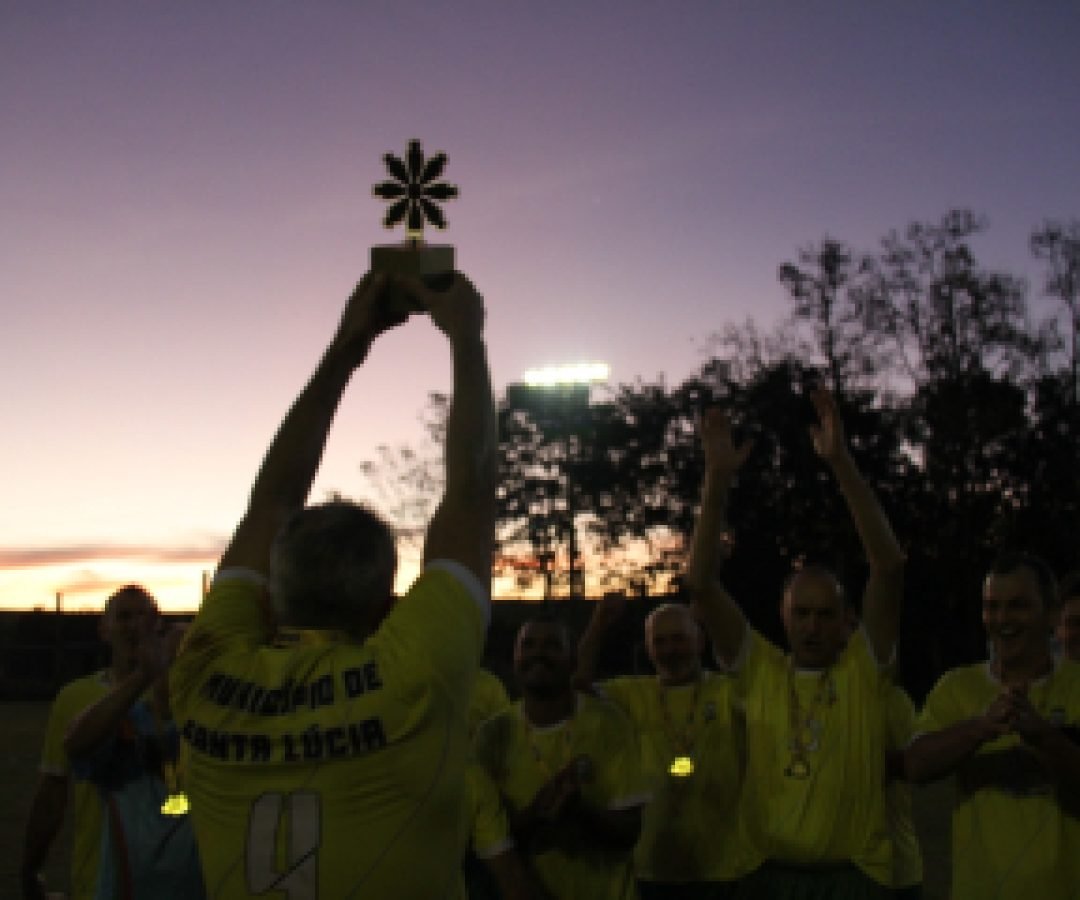 Santa Lúcia conquista o título do Futebol Suíço 50+ no Paraná Bom de Bola; confira os finalistas deste domingo