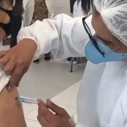 Saúde envia 2,2 milhões de doses da vacina de covid-19 aos estados