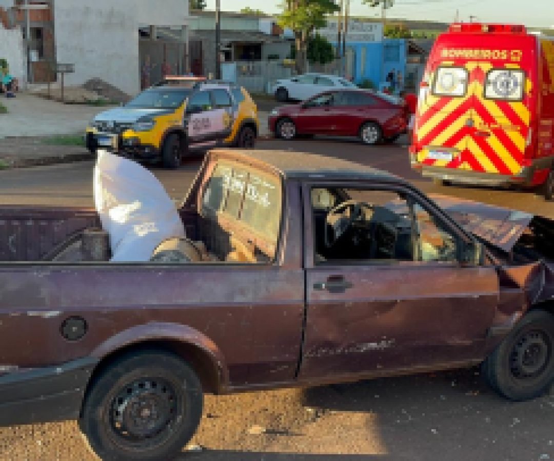 Saveiro e Ônix batem no bairro Interlagos