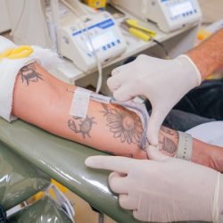 Com queda nos estoques, Hemepar convoca doadores de sangue tipos O+ e O-